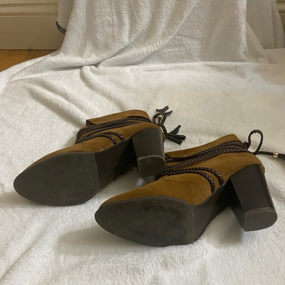 Rust colored bootie for Fall season. - Picture 4 of 4